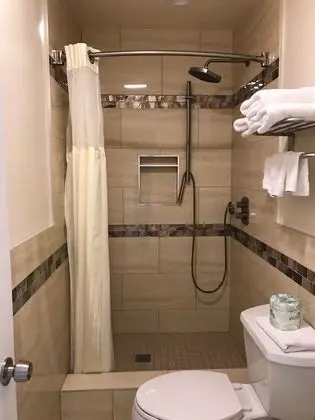 Premium Oda, 1 Büyük (Queen) Boy Yatak