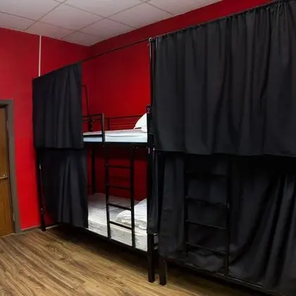 Ortak Ranzalı Oda, Sadece erkekler için, Penceresiz (12 beds)