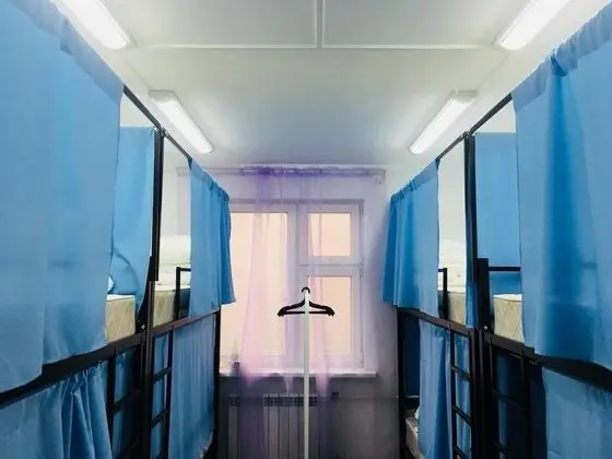 Ortak Ranzalı Oda, Sadece erkekler için, Ortak Banyo