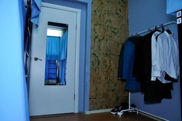 Ortak Ranzalı Oda, Sadece erkekler için, Ortak Banyo