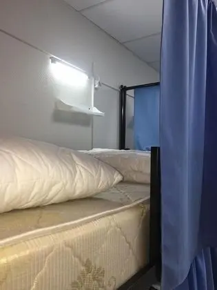 Ortak Ranzalı Oda, Sadece erkekler için, Ortak Banyo