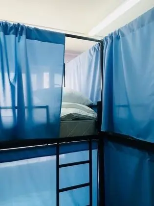 Ortak Ranzalı Oda, Sadece erkekler için, Ortak Banyo