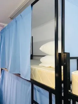 Ortak Ranzalı Oda, Sadece erkekler için, Ortak Banyo