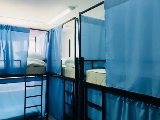 Ortak Ranzalı Oda, Sadece erkekler için, Ortak Banyo