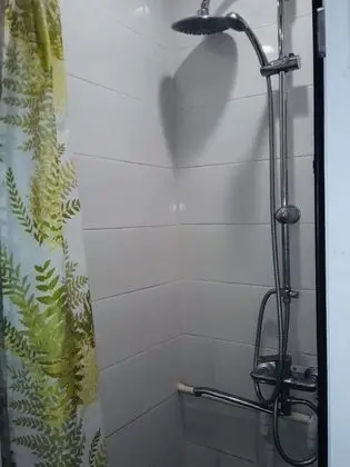 Ortak Ranzalı Oda, Sadece erkekler için, Ortak Banyo