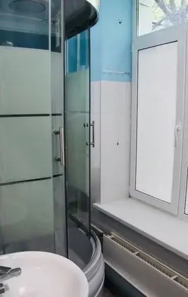 Ortak Ranzalı Oda, Sadece erkekler için, Ortak Banyo
