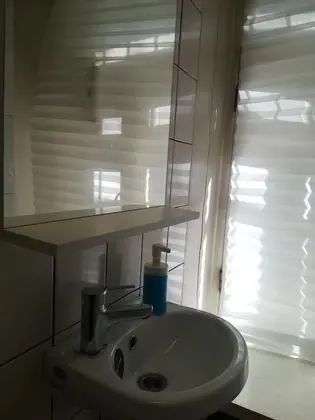 Tek Büyük Yataklı Oda, Penceresiz