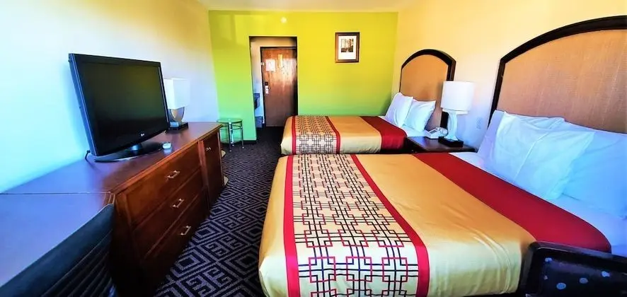 Oda, 2 Büyük (Queen) Boy Yatak, Sigara İçilmez