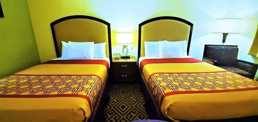 Oda, 2 Büyük (Queen) Boy Yatak, Sigara İçilmez