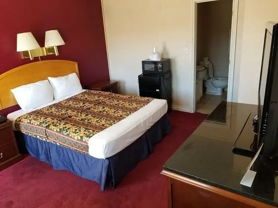 Deluxe Oda, 1 Büyük (Queen) Boy Yatak, Sigara İçilebilir, Buzdolabı ve Mikrodalga