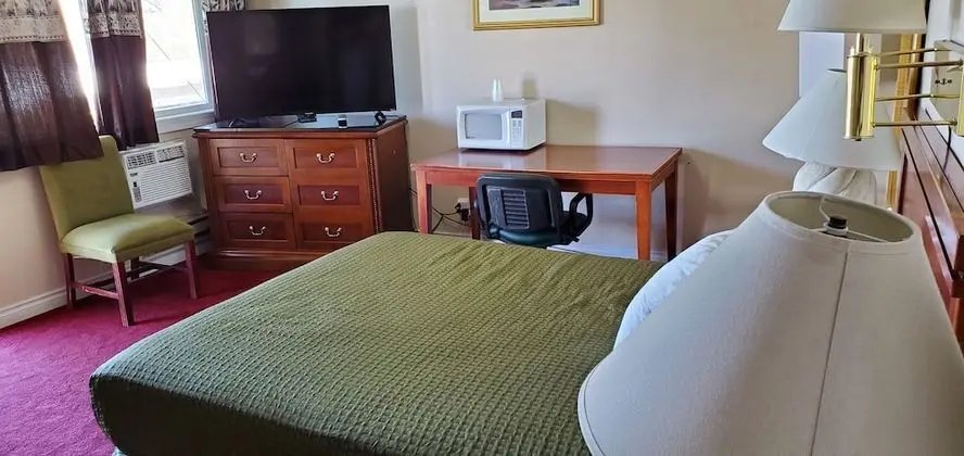 Deluxe Oda, 1 Büyük (Queen) Boy Yatak, Sigara İçilmez, Buzdolabı ve Mikrodalga