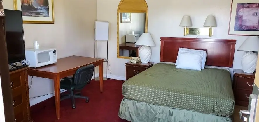 Deluxe Oda, 1 Büyük (Queen) Boy Yatak, Sigara İçilmez, Buzdolabı ve Mikrodalga