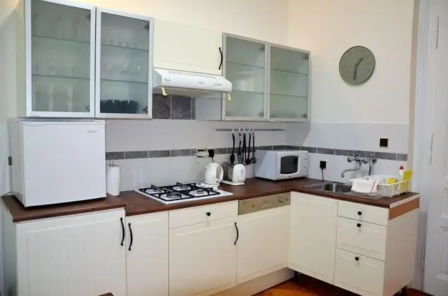 Classic Tek Büyük veya İki Ayrı Yataklı Oda, Avlu Manzaralı