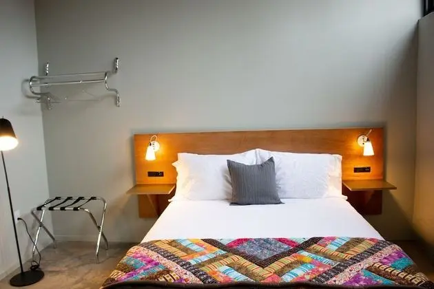 Traditional Oda, 1 Büyük (Queen) Boy Yatak, Engellilere Uygun, Sigara İçilmez