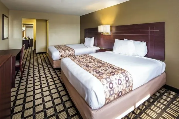 Double Queen Bed Nonsmoking