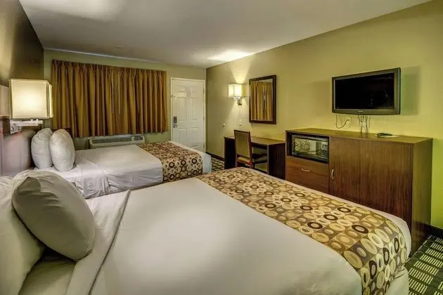 Double Queen Bed Nonsmoking