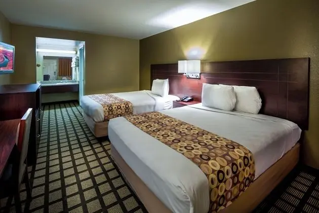 Double Queen Bed Nonsmoking
