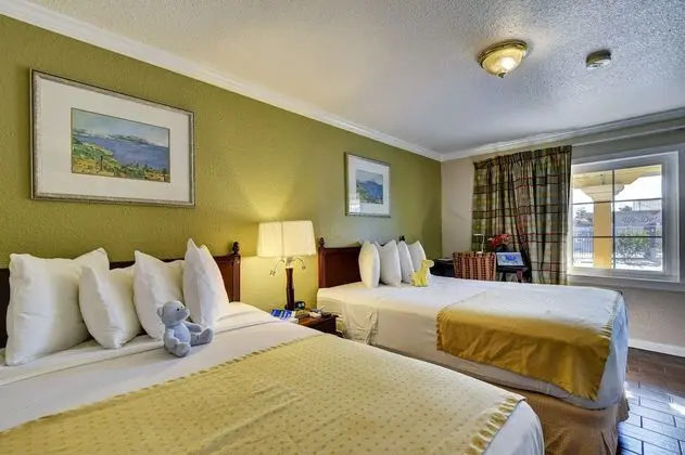 Standard Room, 1 Queen and 1 Double Bed, Non Smoking