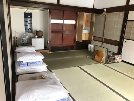 Traditional Ev (For 5 guests)