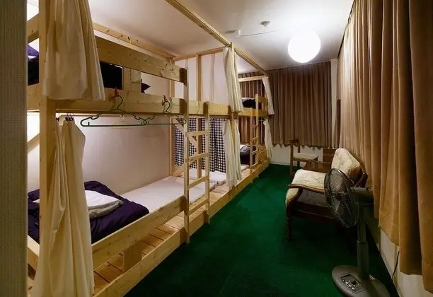 Basic Dört Kişilik Oda, Birden Çok Yatak (Private room, A, with lock)