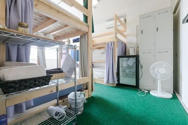 Basic Dört Kişilik Oda, Birden Çok Yatak (Private room, B, with lock)