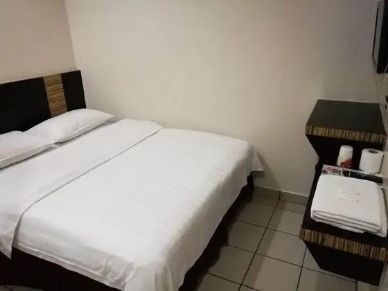 Tek Büyük Yataklı Oda, Penceresiz