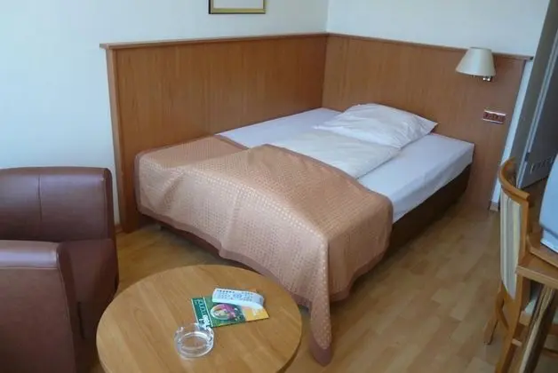 Tek Kişilik Oda, Sigara İçilebilir