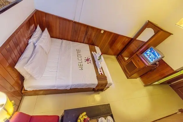 Deluxe Double with City View Free Airport Pickup & 60 minutes full body massage