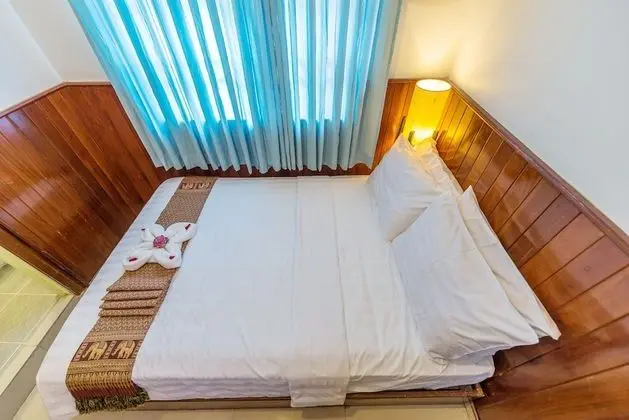 Deluxe Double with City View Free Airport Pickup & 60 minutes full body massage