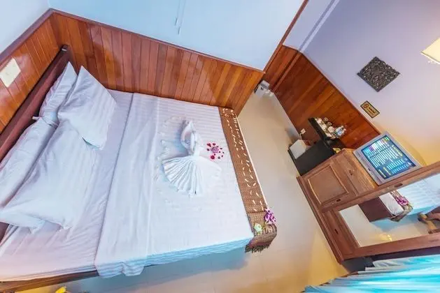 Deluxe Double with City View Free Airport Pickup & 60 minutes full body massage