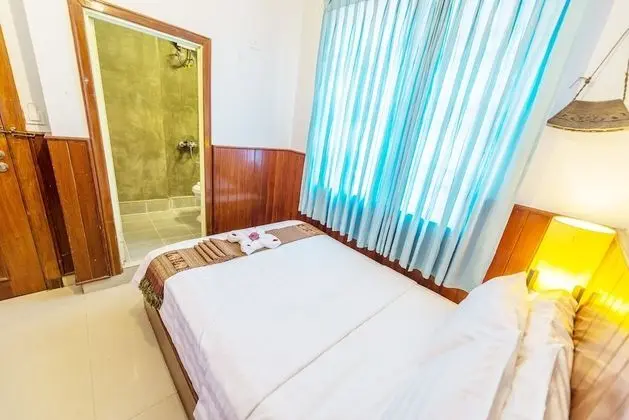 Superior Single Room Free Airport Pickup & 60 minutes full body massage