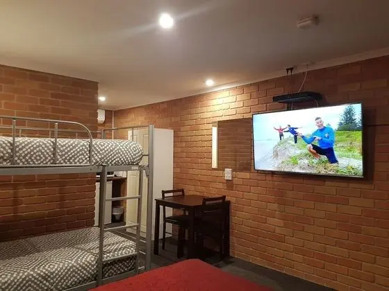 Family Oda, Birden Çok Yatak, Avlu Manzaralı