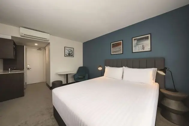 Oda, 1 En Büyük (King) Boy Yatak, Şehir Manzaralı