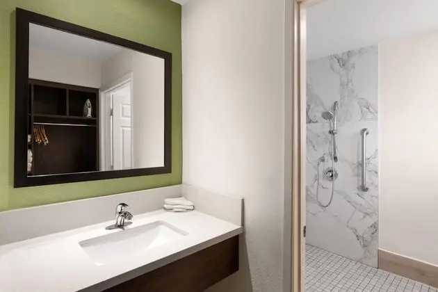 Engellilere uygun banyo