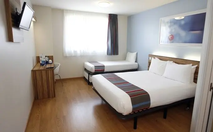 Üç Kişilik Oda (Minimum 3 people occupancy)