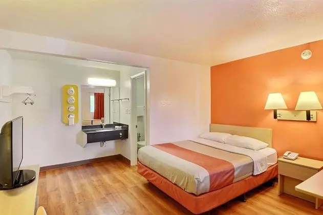 Oda, 1 Çift Kişilik Yatak, Engellilere Uygun, Sigara İçilmez (Hearing, Tub w/Grab bars)