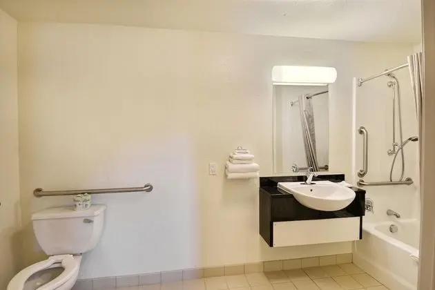 Oda, 1 Çift Kişilik Yatak, Engellilere Uygun, Sigara İçilmez (Hearing, Tub w/Grab bars)