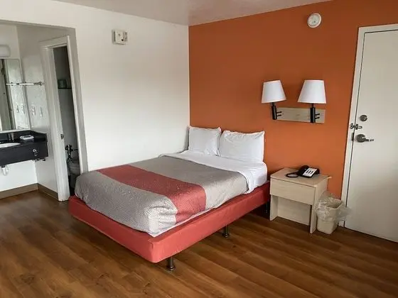 Oda, 1 Çift Kişilik Yatak, Sigara İçilmez