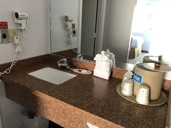 Tek Büyük Yataklı Oda, 2 Çift Kişilik Yatak