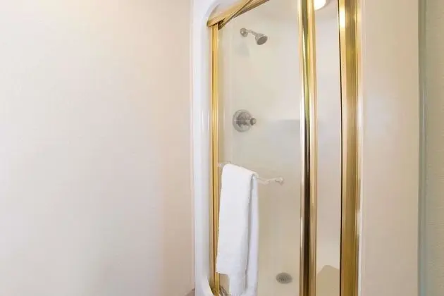 Tek Büyük Yataklı Oda, 2 Çift Kişilik Yatak