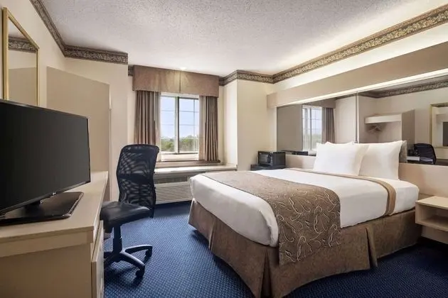 Oda, 1 Büyük (Queen) Boy Yatak, Engellilere Uygun, Sigara İçilmez