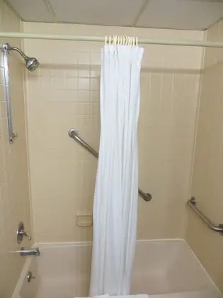 Oda, 1 En Büyük (King) Boy Yatak, Engellilere Uygun, Sigara İçilmez (Mobility Bathtub w/Grab Bars)