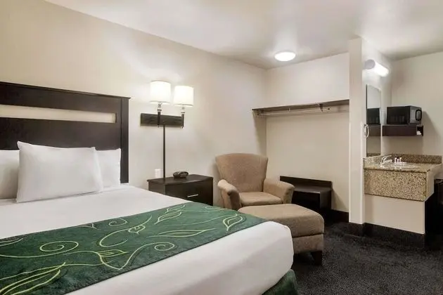 Oda, 2 Çift Kişilik Yatak, Engellilere Uygun, Sigara İçilmez