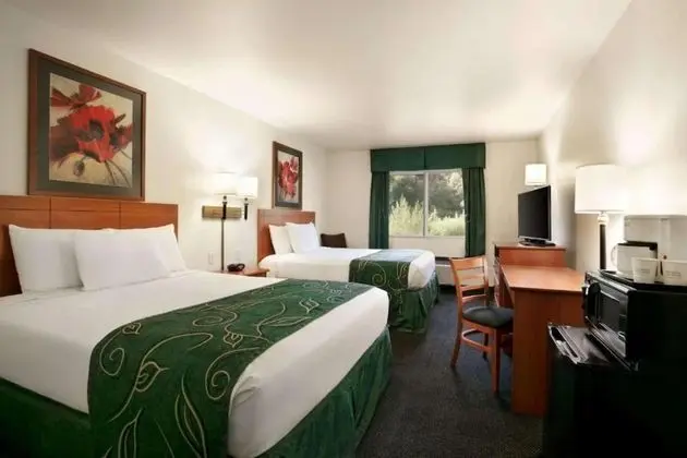 Oda, 2 Büyük (Queen) Boy Yatak, Sigara İçilmez