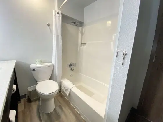 Standard Oda, 2 Büyük (Queen) Boy Yatak, Sigara İçilmez, Buzdolabı ve Mikrodalga
