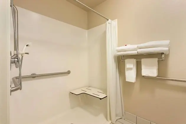 Oda, 1 Çift Kişilik Yatak, Engellilere Uygun, Sigara İçilmez