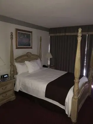 Oda, 1 Büyük (Queen) Boy Yatak, Sigara İçilmez, Balkon