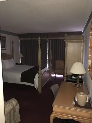 Oda, 1 Büyük (Queen) Boy Yatak, Sigara İçilmez, Balkon