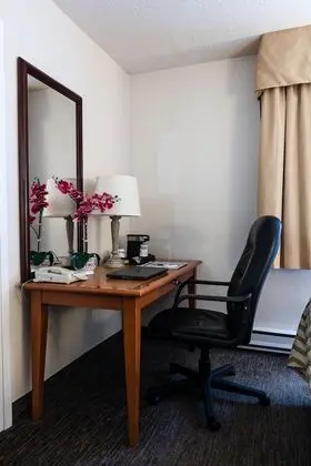Tek Büyük Yataklı Oda, 2 Çift Kişilik Yatak