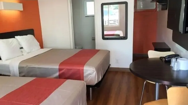 Oda, 2 Çift Kişilik Yatak, Sigara İçilmez